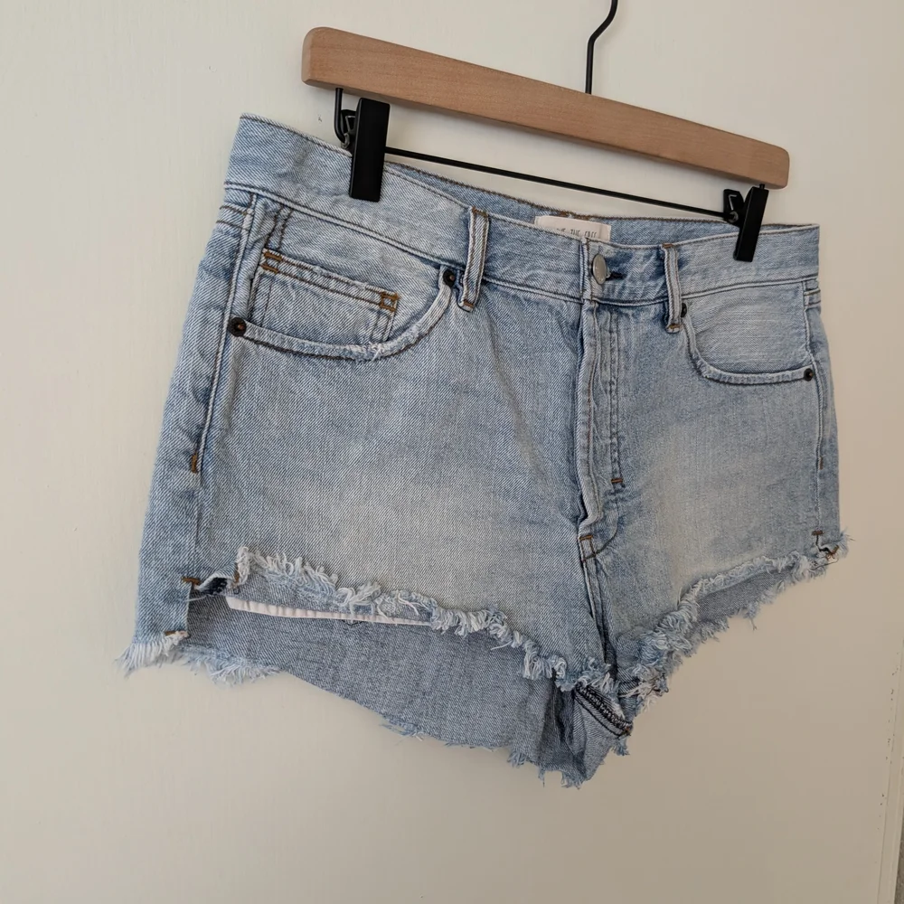 We The Free Womens 30 Cut Off Denim Jean Shorts Streetwear Boho Classic Preppy - Picture 2 of 6